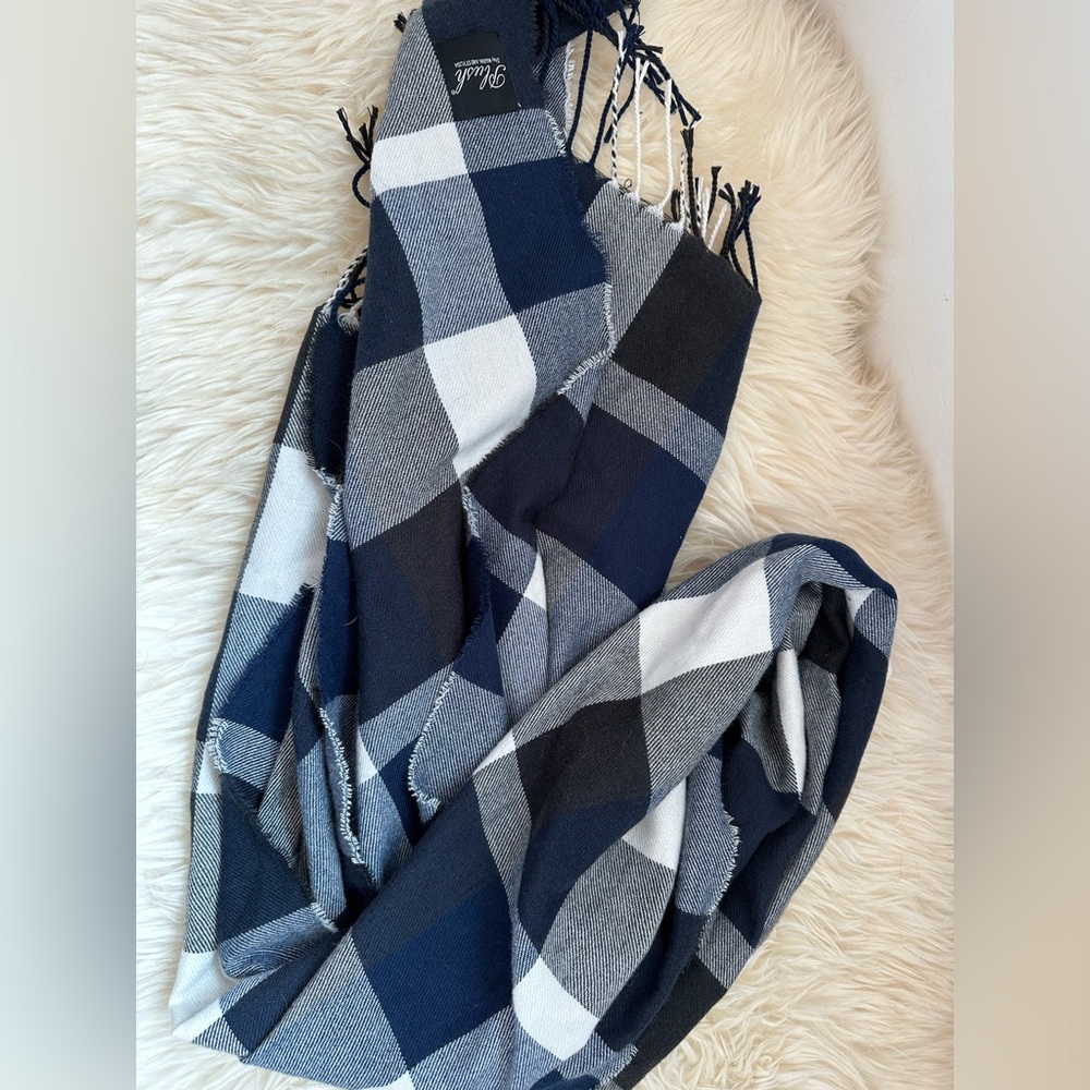 Scarf - Picture 2 of 2